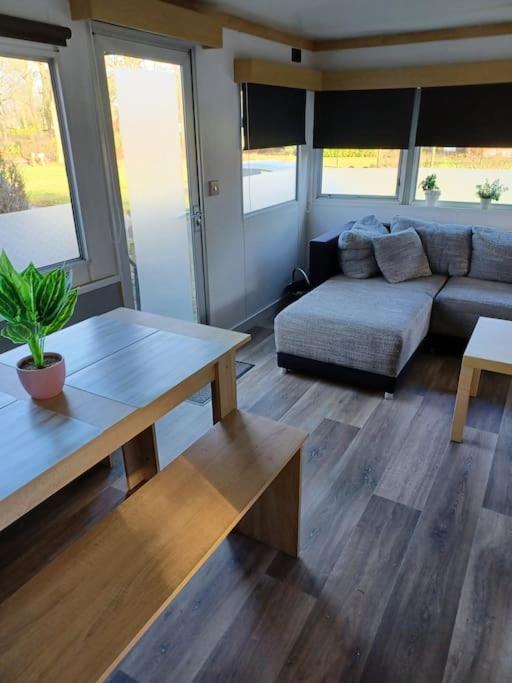 Chalet 14 Met Airco Familiecamping De Tien Heugten Schoonloo Drenthe Exterior photo