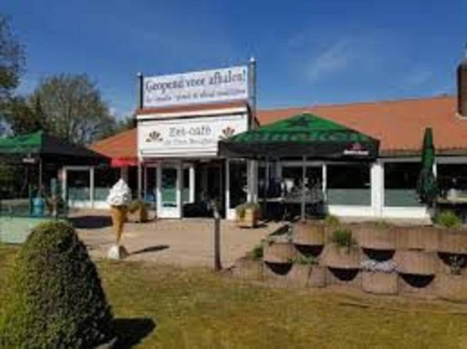 Chalet 14 Met Airco Familiecamping De Tien Heugten Schoonloo Drenthe Exterior photo